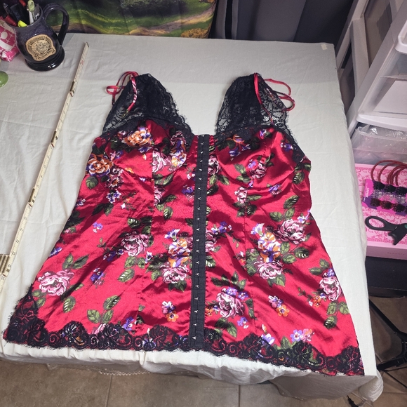 torrid Tops - Torrid Top Womens 18/20 Red Black Lace Corset Style Silky Bodycon Vintage